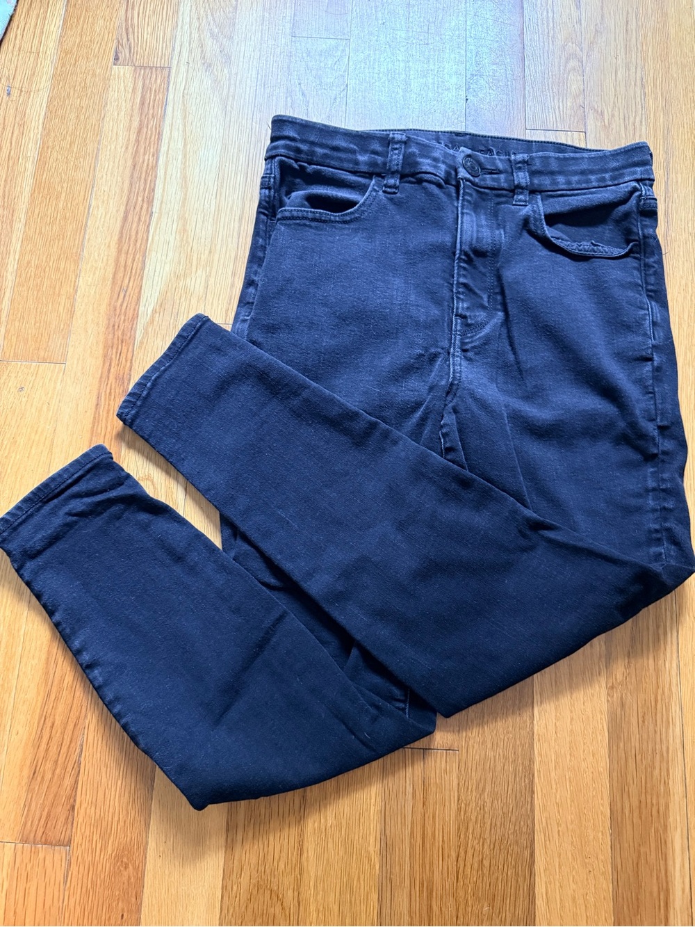American Eagle Women’s black skinny jeans